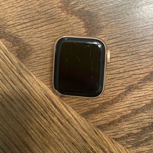 Apple Watch Series 4 (does not turn on)